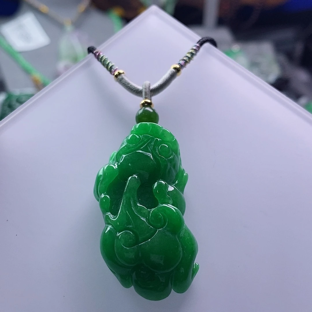 翡翠未镶嵌吊坠(赠链)