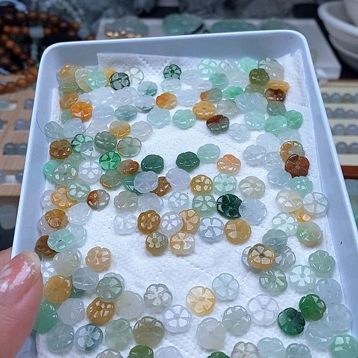 吊坠(不含链)未镶嵌翡翠一个18