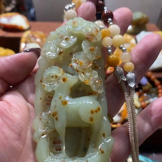 蛇纹石玉未镶嵌颈饰