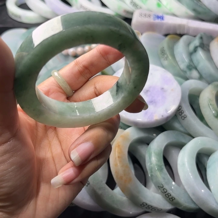 定制翡翠未镶嵌手镯