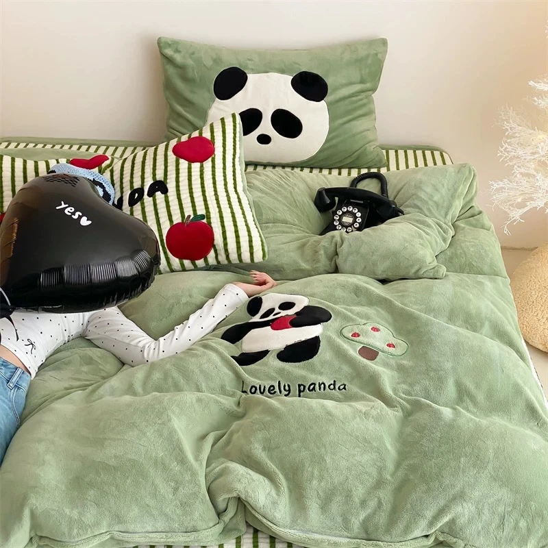 欢乐熊熊宝宝绒绣花床盖四件套  多功能薄被暖绒被套加棉冬季床上