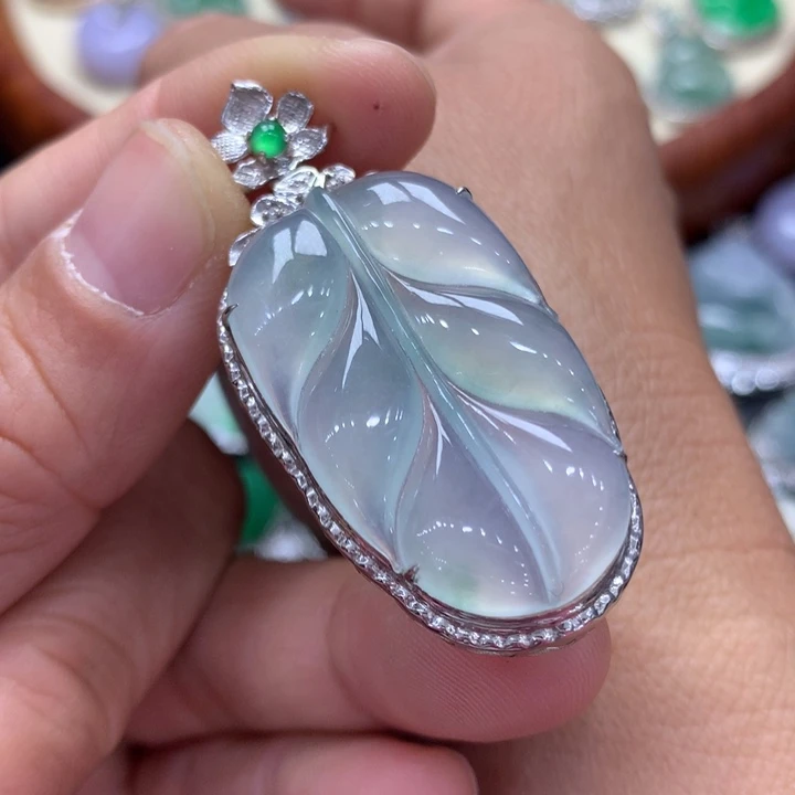 翡翠吊坠(不含链)18K金镶嵌