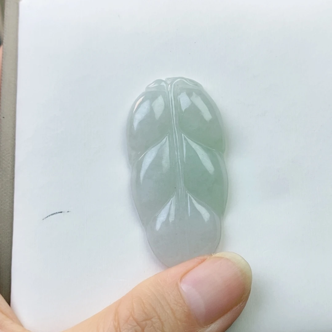 翡翠未镶嵌颈饰叶子