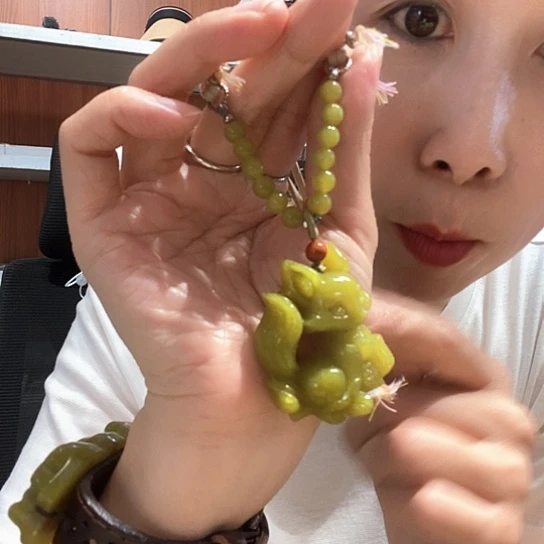 岫玉未镶嵌吊坠(赠链)