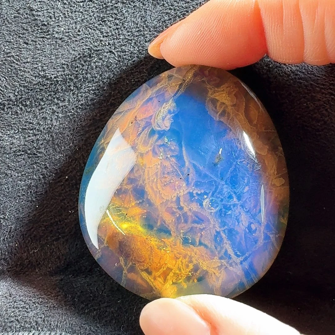 琥珀未镶嵌颈饰多米尼加