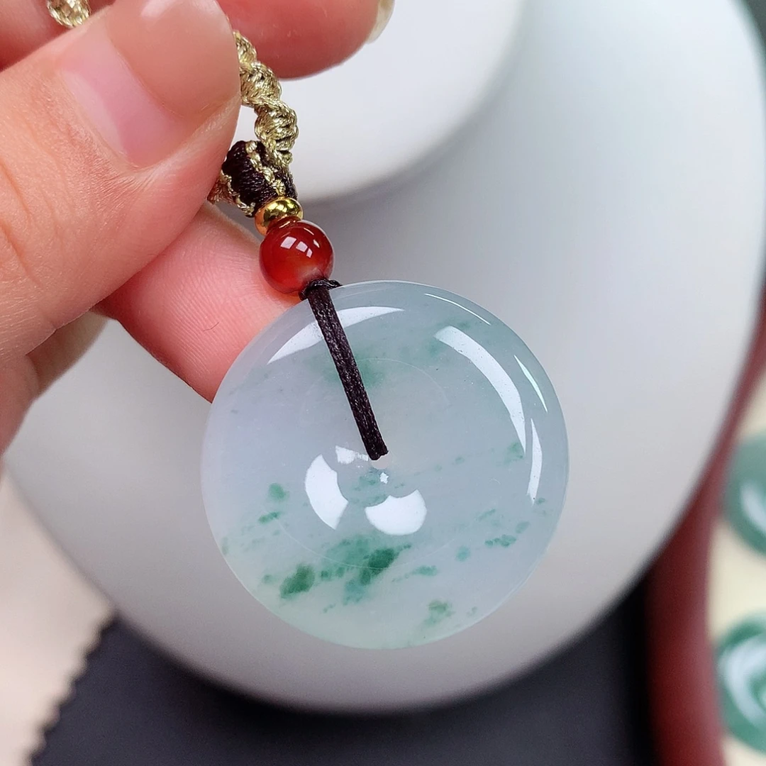 翡翠未镶嵌颈饰平安扣