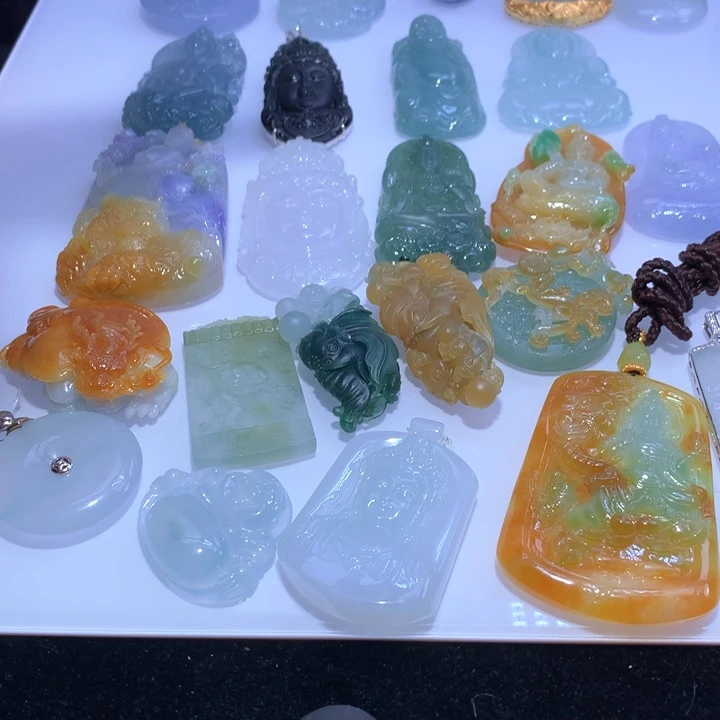 翡翠未镶嵌颈饰不***前
