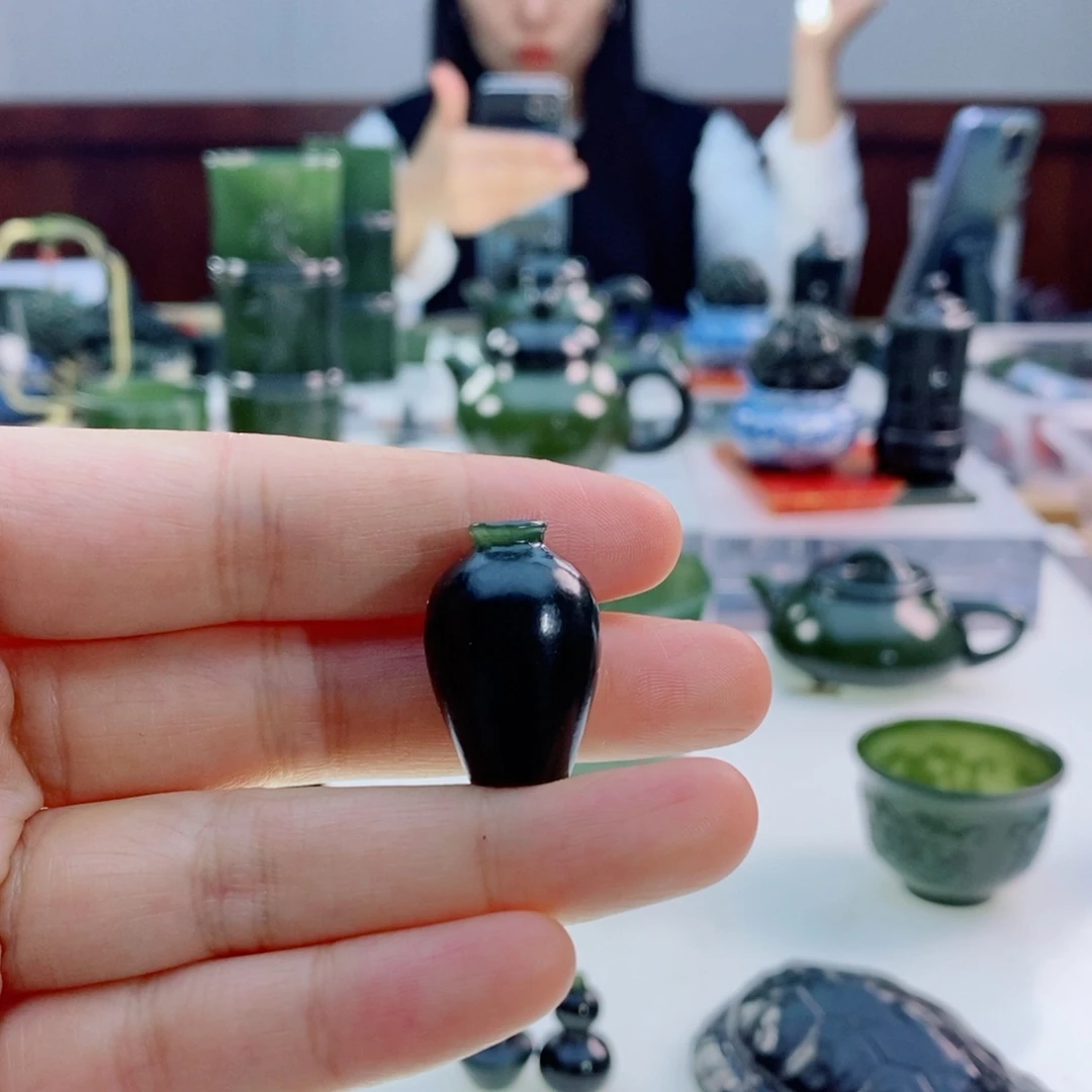 未镶嵌和田玉摆件