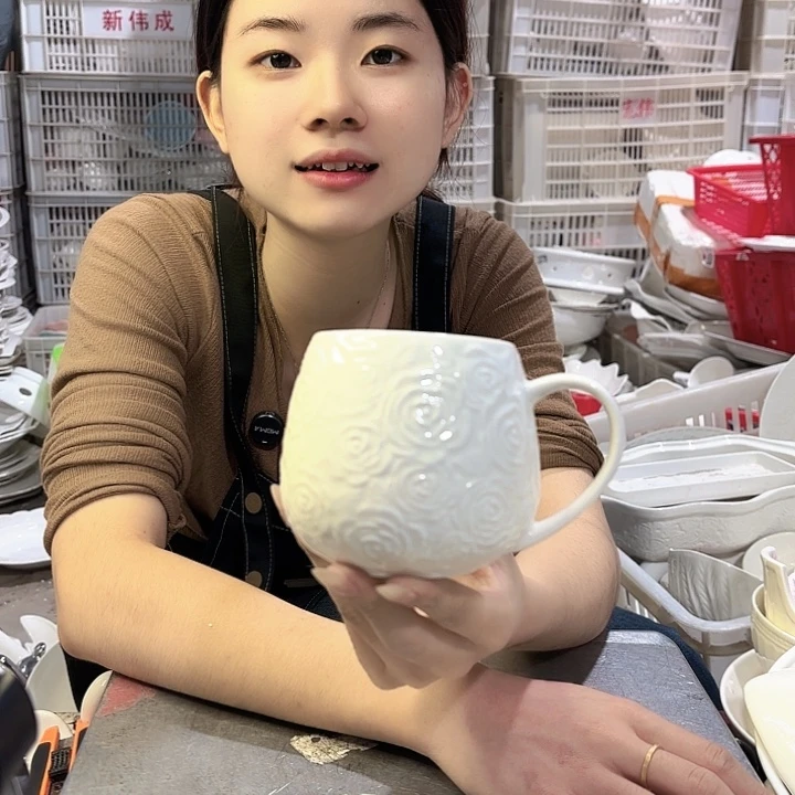 盘微瑕产品………玫瑰花水杯两个