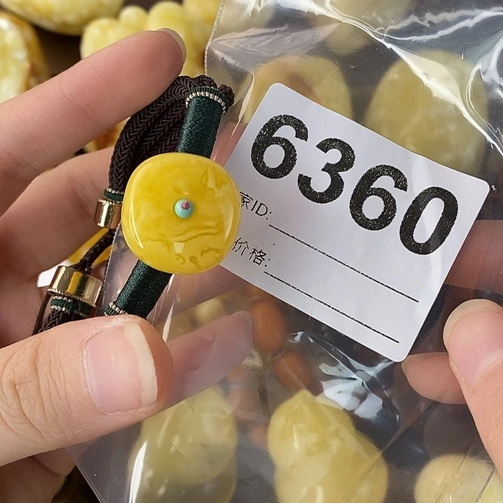 蜜蜡未镶嵌珠宝奇石