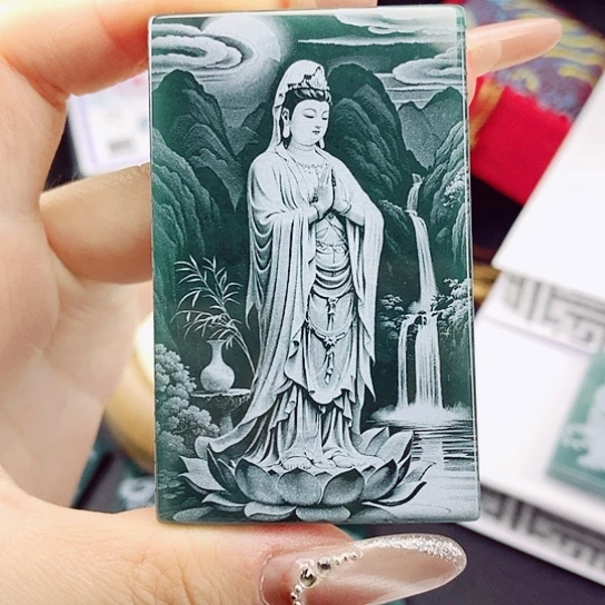 翡翠未镶嵌颈饰观音