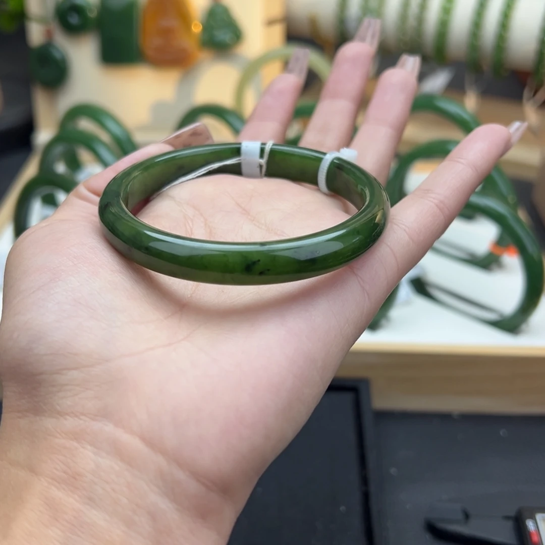 和田玉（碧玉）未镶嵌手镯