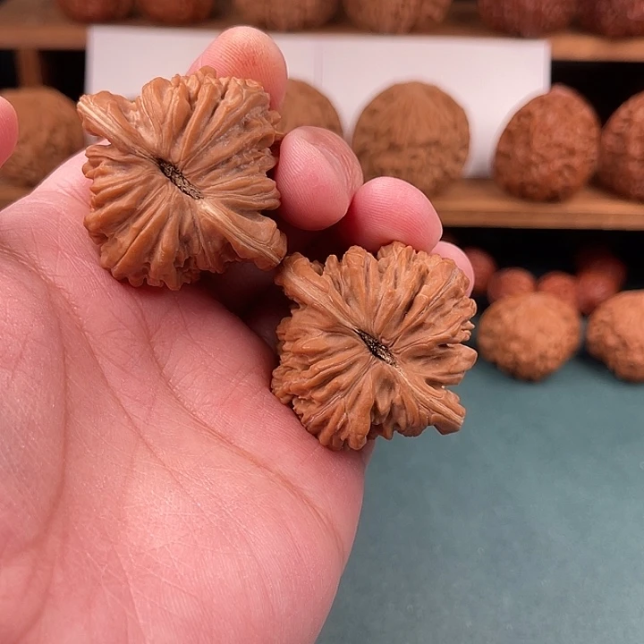 手***饼文玩核桃把件文玩核桃平谷原生态四座楼43.5/44