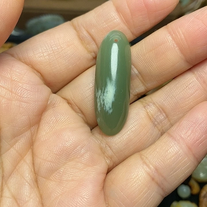 岫岩老玉（透闪石质玉）未镶嵌颈饰