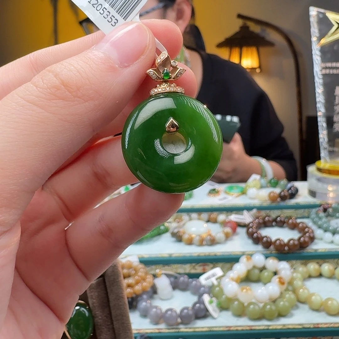 翡翠颈饰18K金镶嵌吊坠