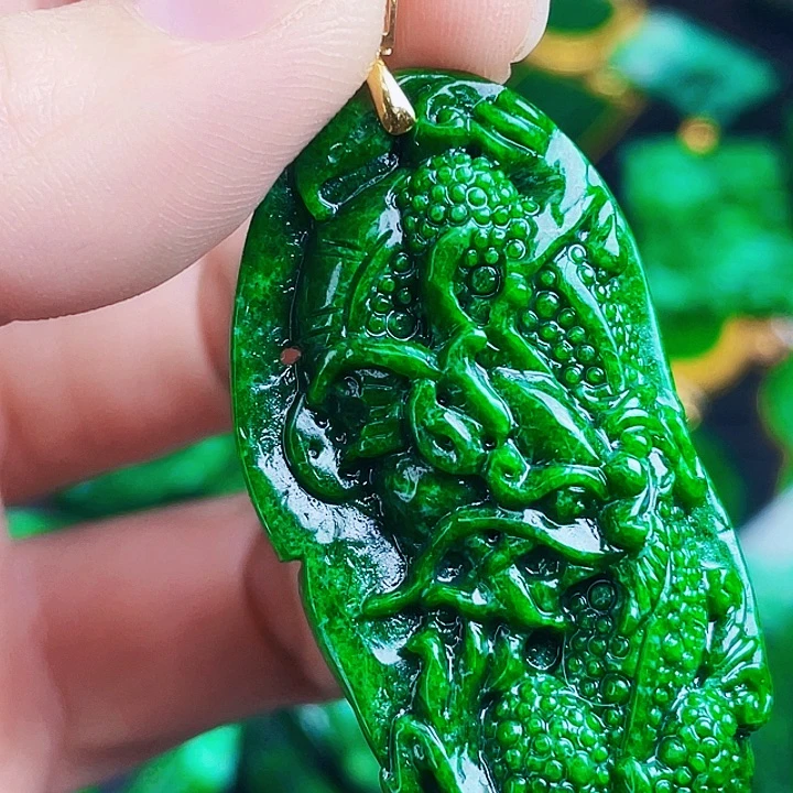 颈饰18K金镶嵌翡翠