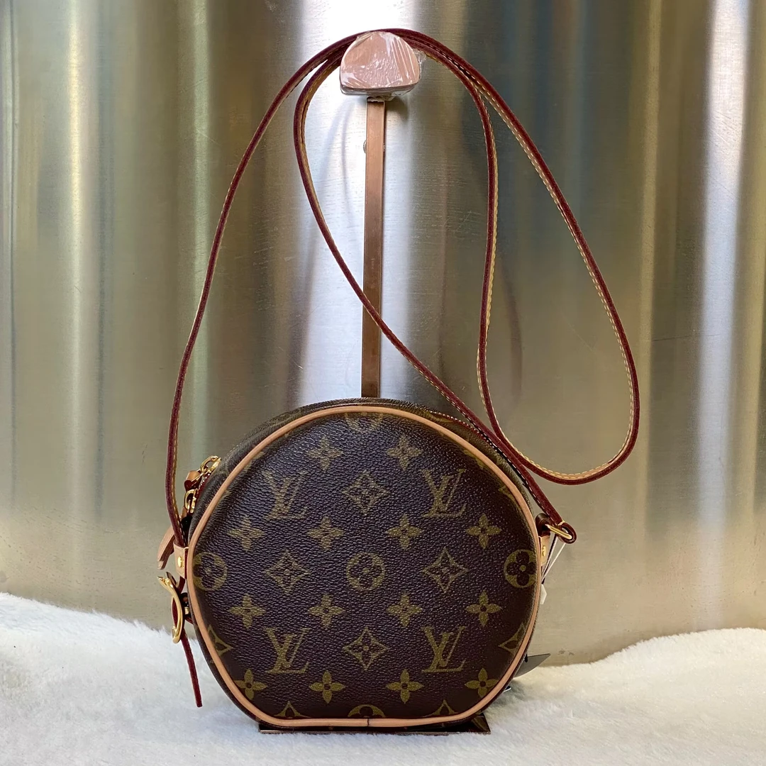 99新 LouisVuitton/路易威登 古有98新LV老花软小圆饼斜挎包8875