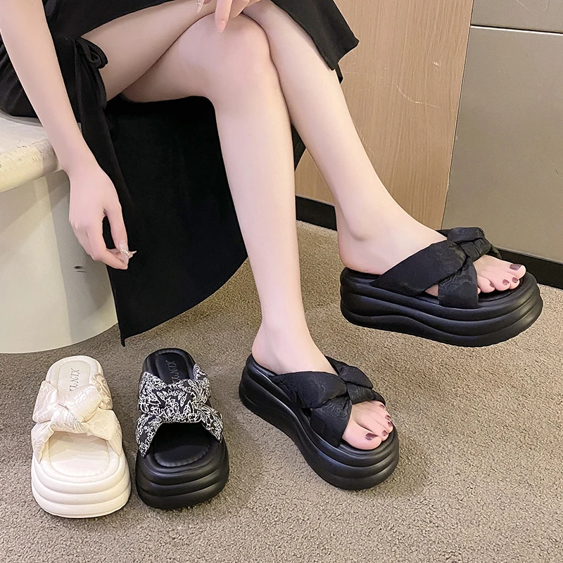 网红厚底拖鞋外穿女款2025新款爆款仙女风配裙子凉拖增高休闲沙滩