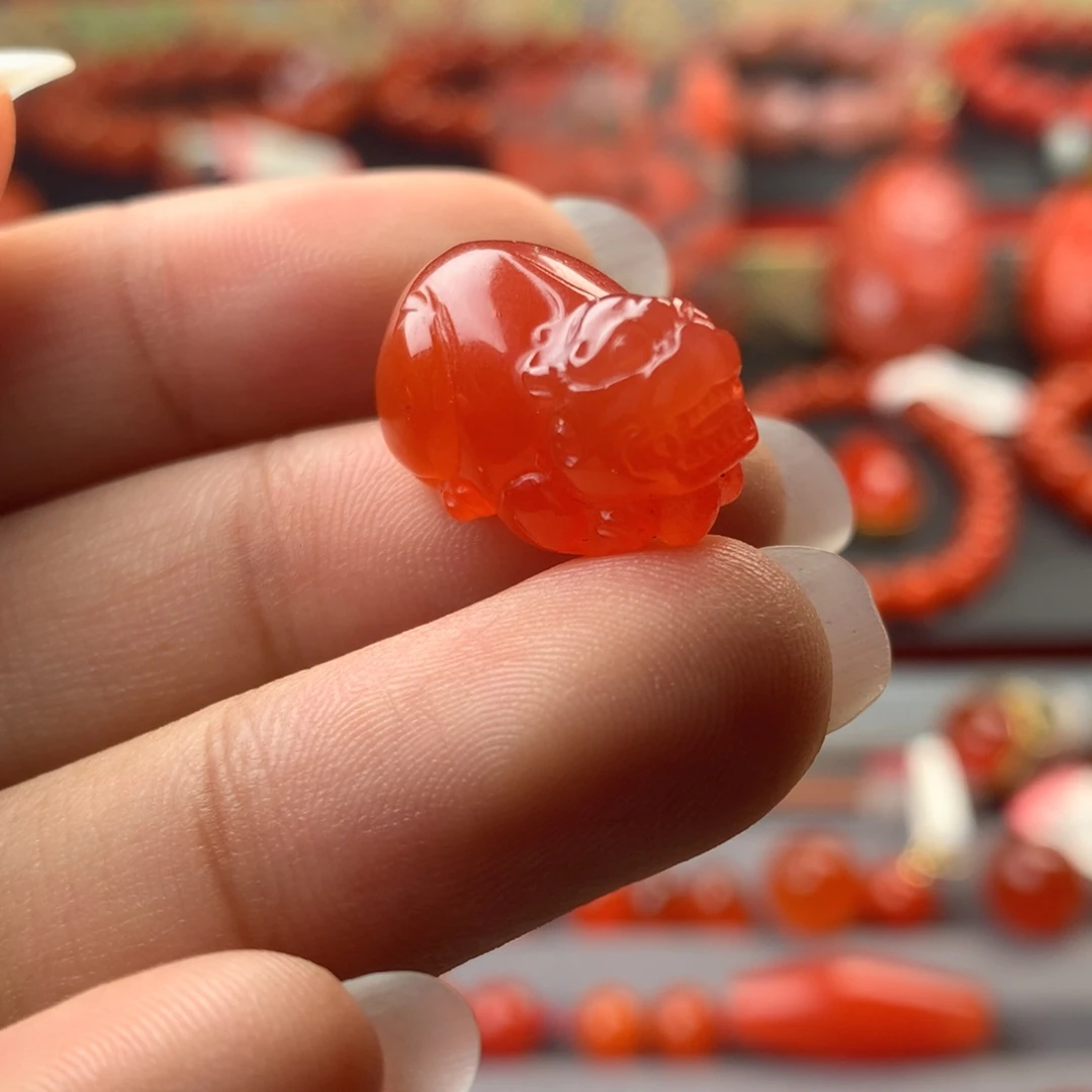 颈饰未镶嵌南红玛瑙保山原矿