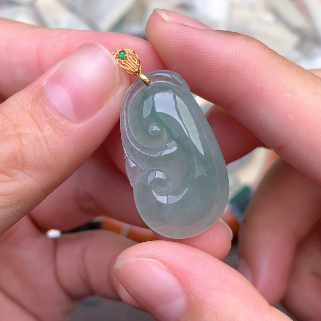 18K金镶嵌挂件翡翠一