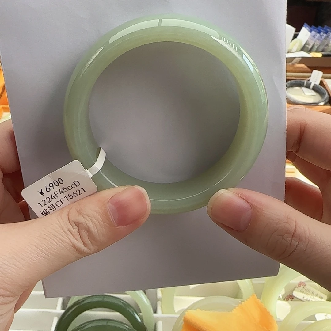 和田玉未镶嵌手镯57超高性价比 且末蓝调轮胎