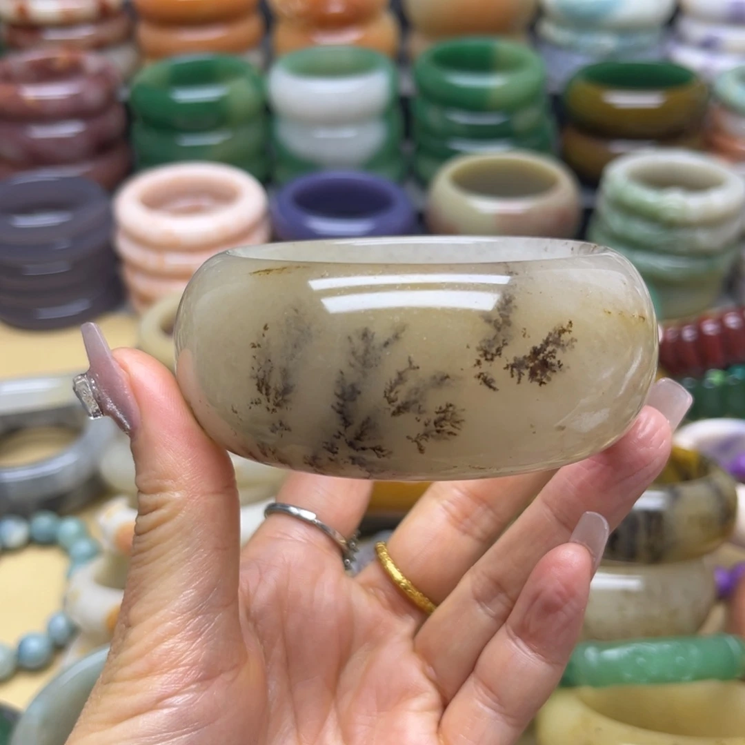 石英质玉手镯未镶嵌白*