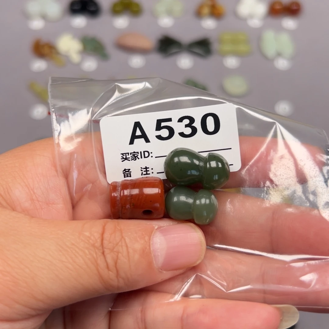 未镶嵌蛇纹石玉颈饰?**樂