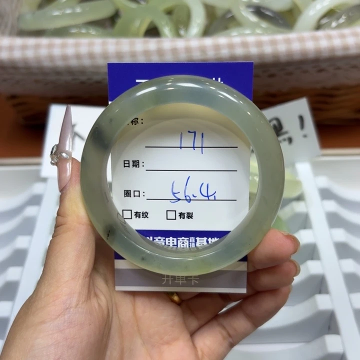 未镶嵌岫玉手镯天然