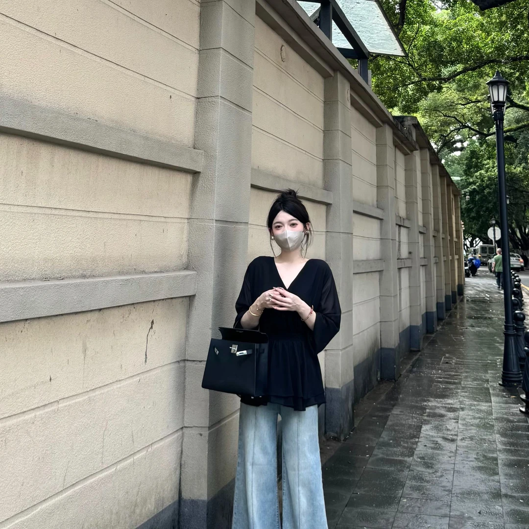 大静推荐【云纱絮语】早秋新款独特漂亮松紧微透V领上衣女