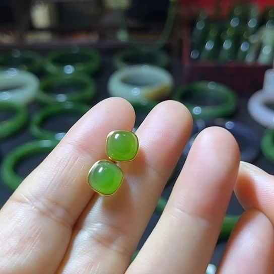 和田玉未镶嵌耳饰