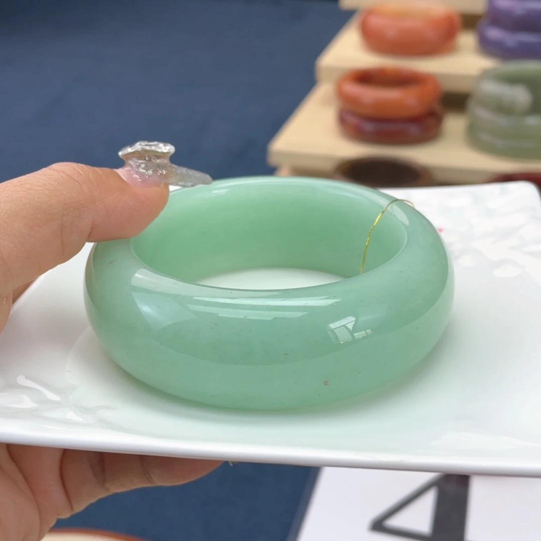 你***我石英质玉未镶嵌手镯