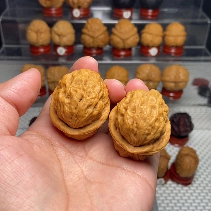 文玩核桃把件祥龙嘎达包33