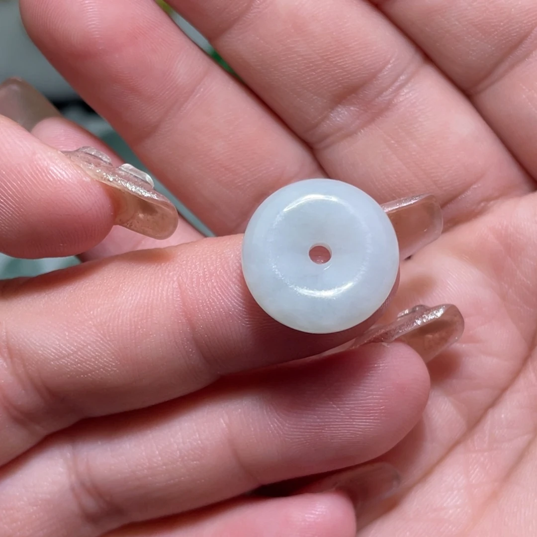 翡翠未镶嵌颈饰平安扣