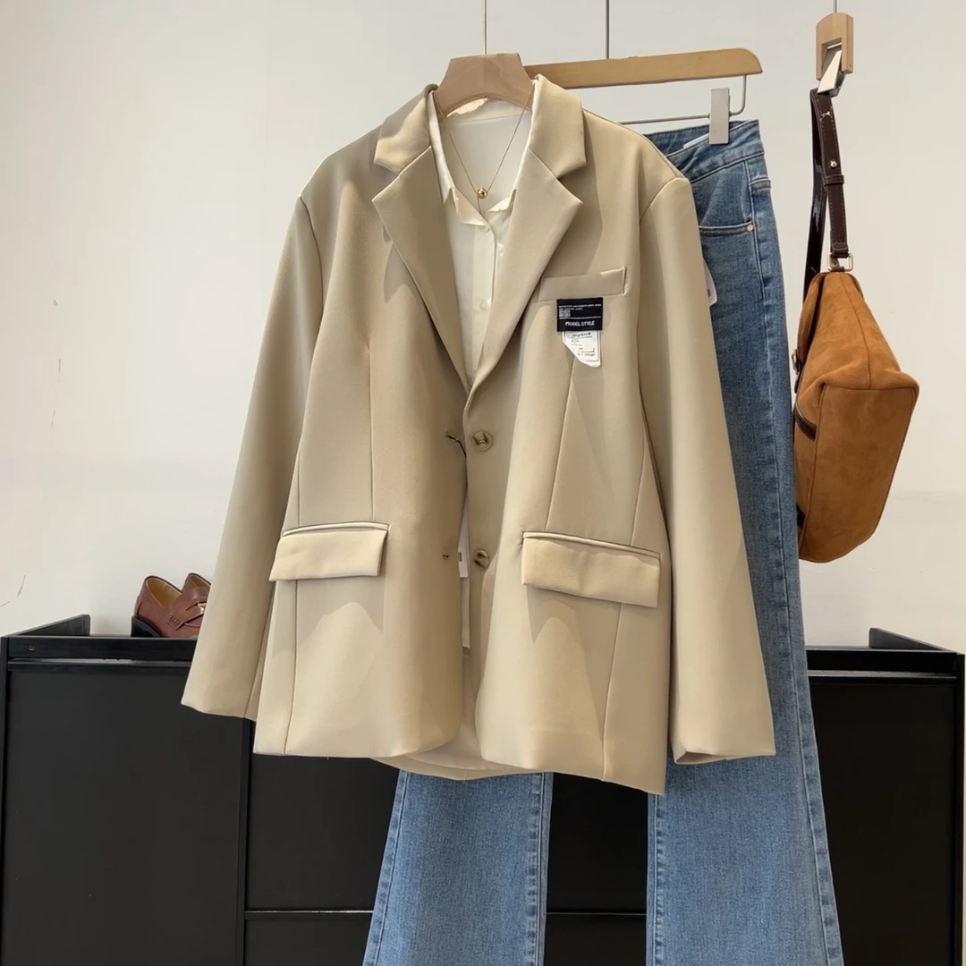 韩系净版！自带垫肩翻领字母标别致设计单排扣气质百搭款西装外套