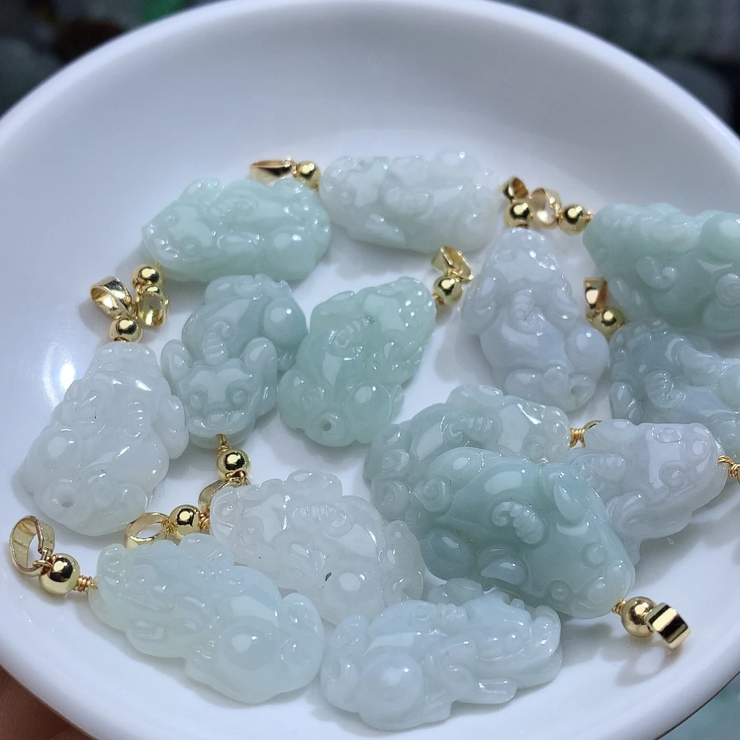 翡翠未镶嵌颈饰，多样性发其一