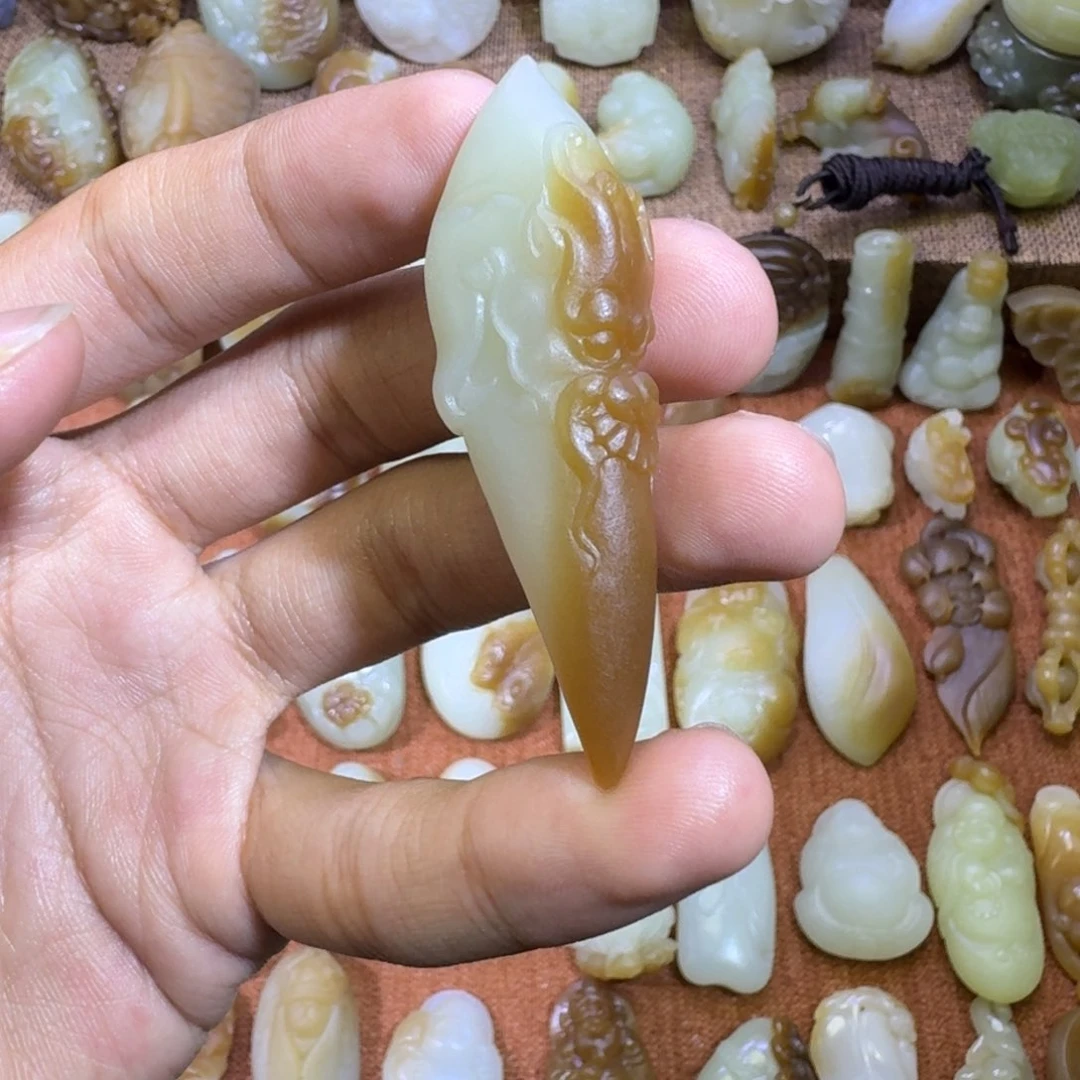 和田玉未镶嵌颈饰