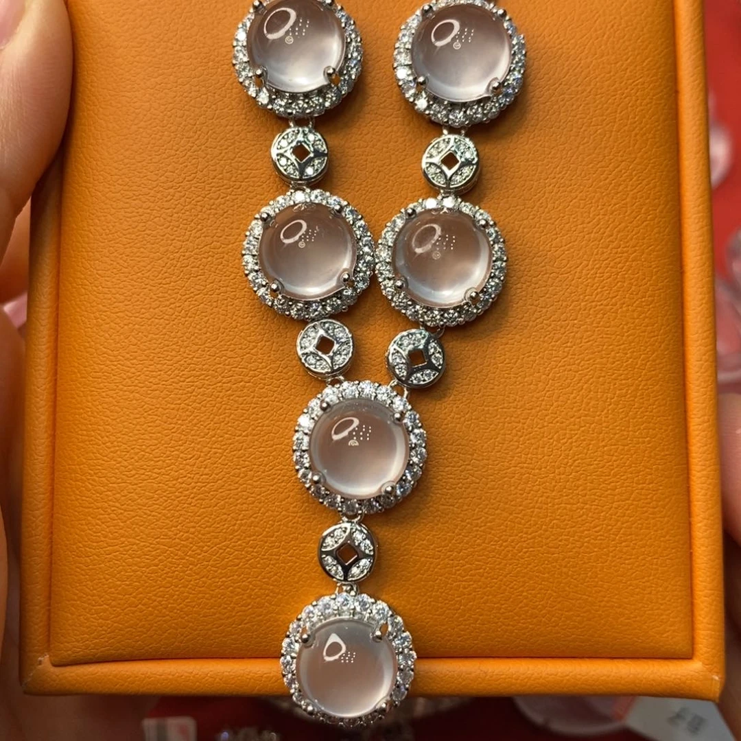 石英质玉合金吊坠