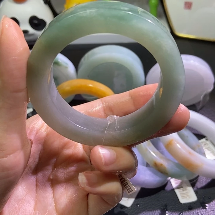 定制翡翠未镶嵌手镯