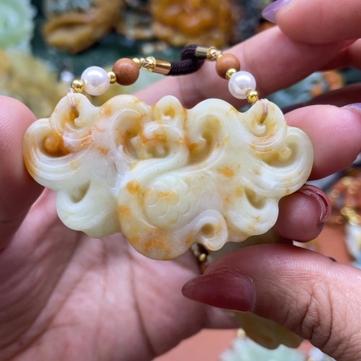 蛇纹石玉未镶嵌吊坠