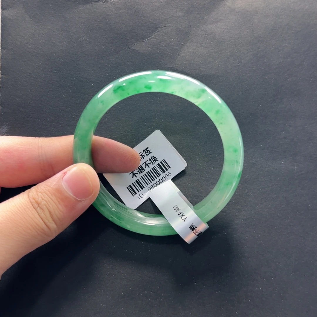 石英质玉未镶嵌手镯+合51.4