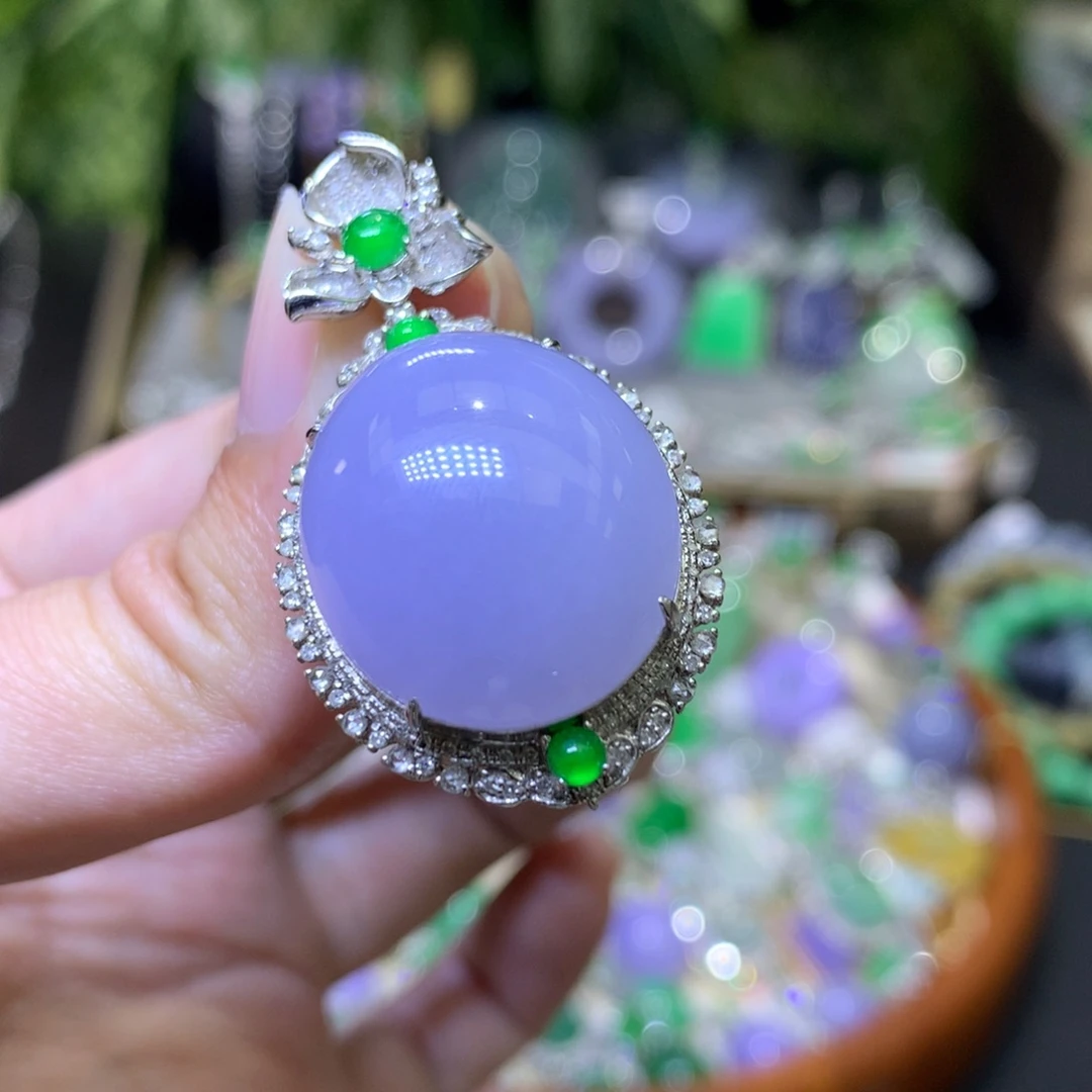 颈饰18K金镶嵌翡翠