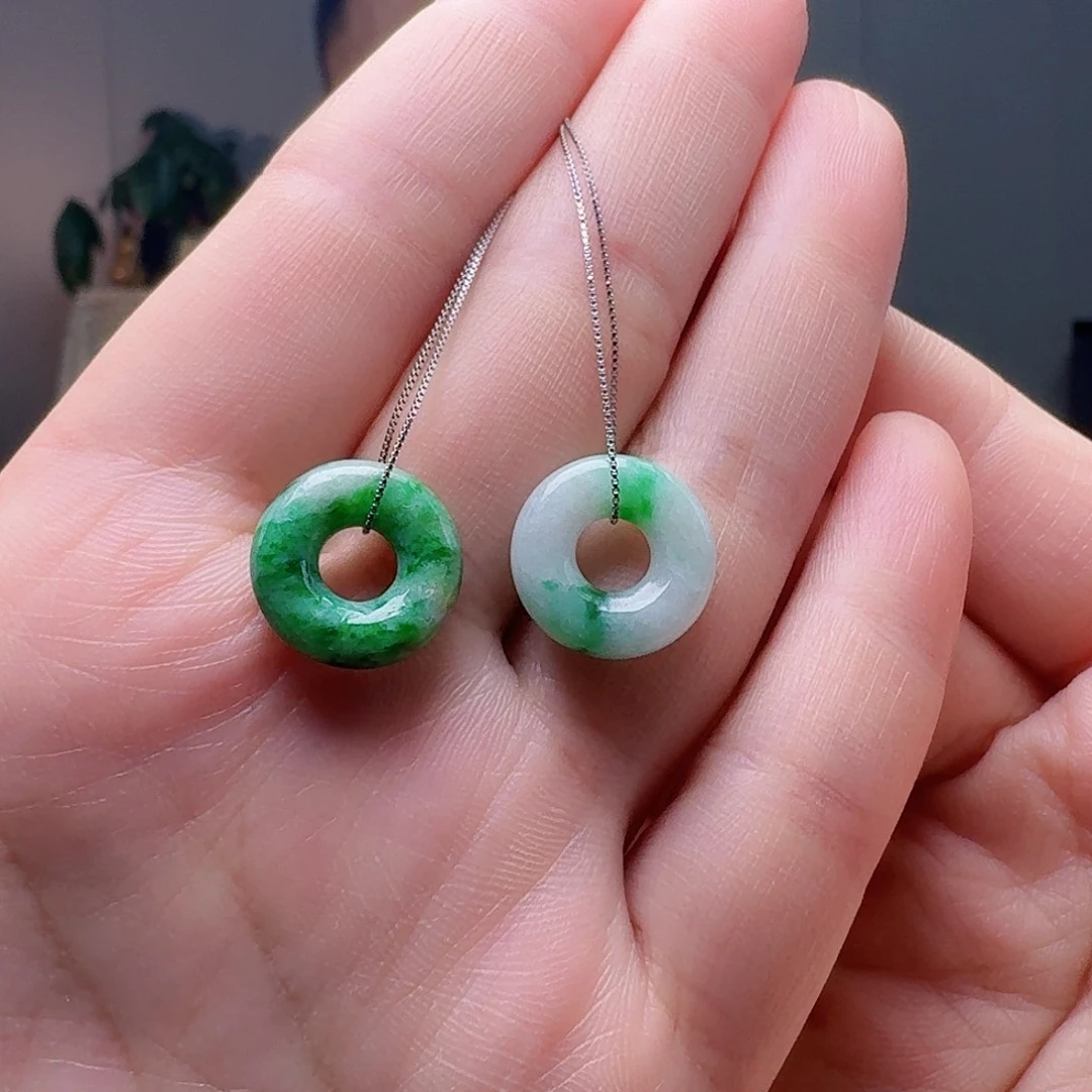 翡翠未镶嵌吊坠(赠链)多样性发货其一