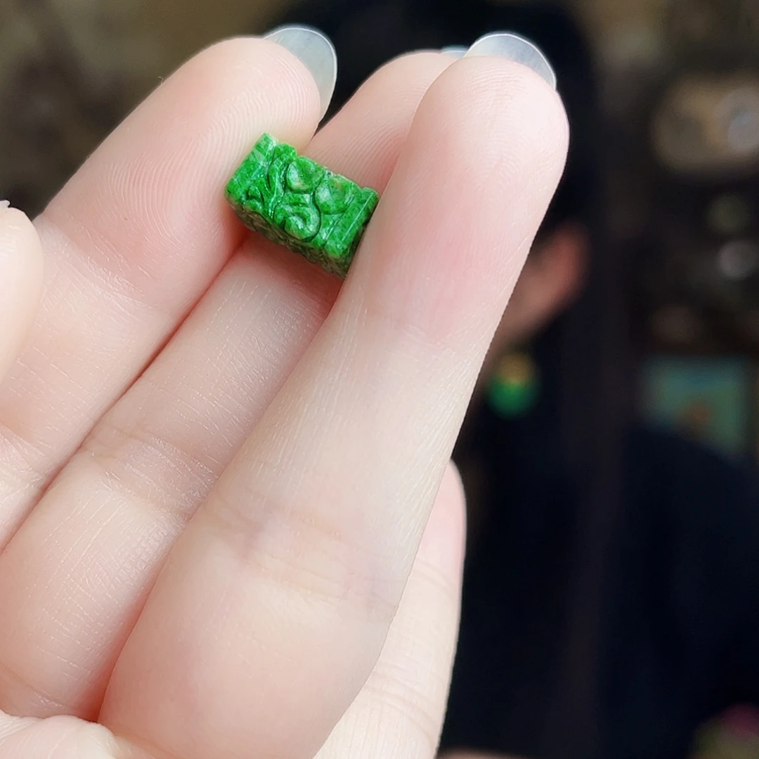 翡翠未镶嵌颈饰多样性