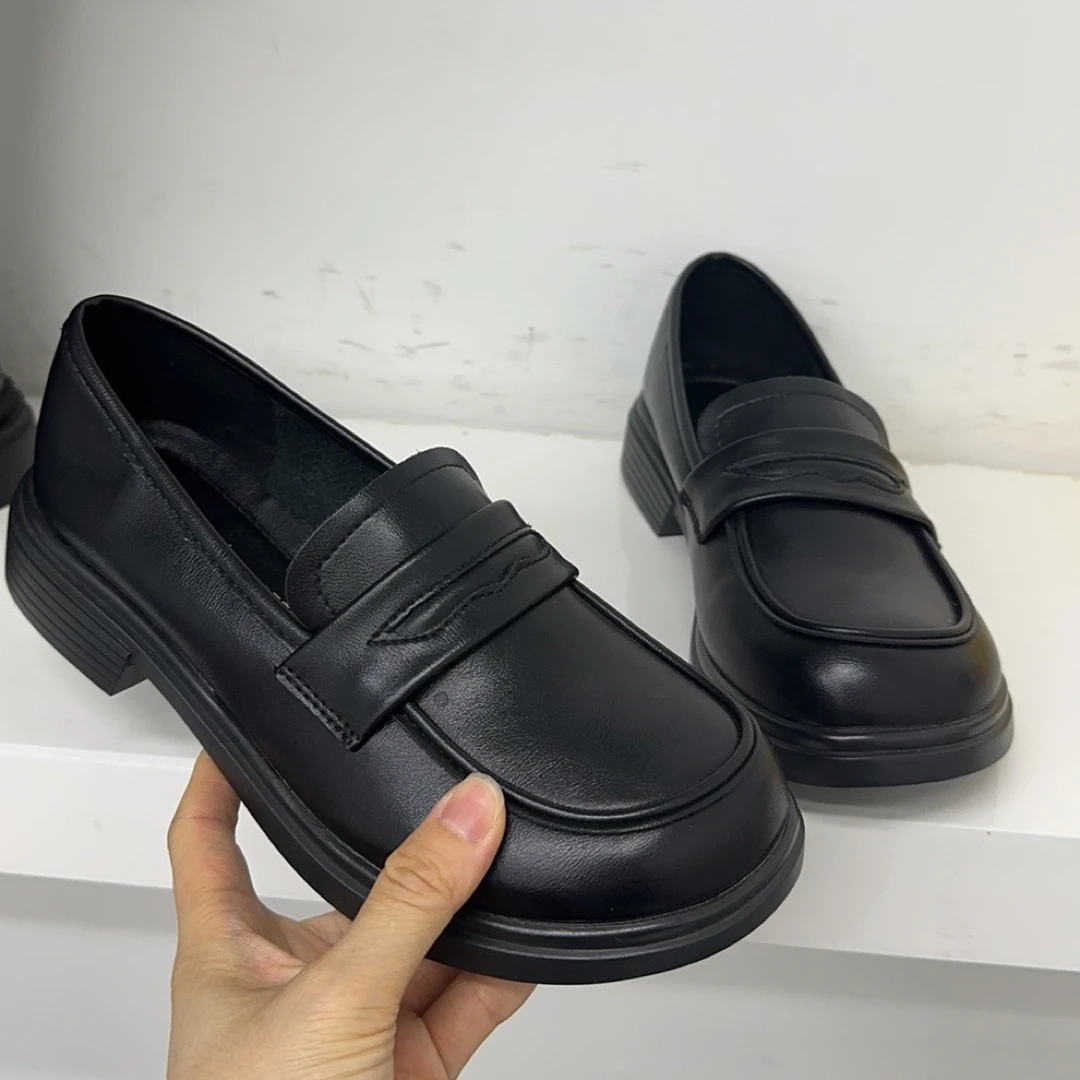 软皮超软底休闲风乐福鞋
