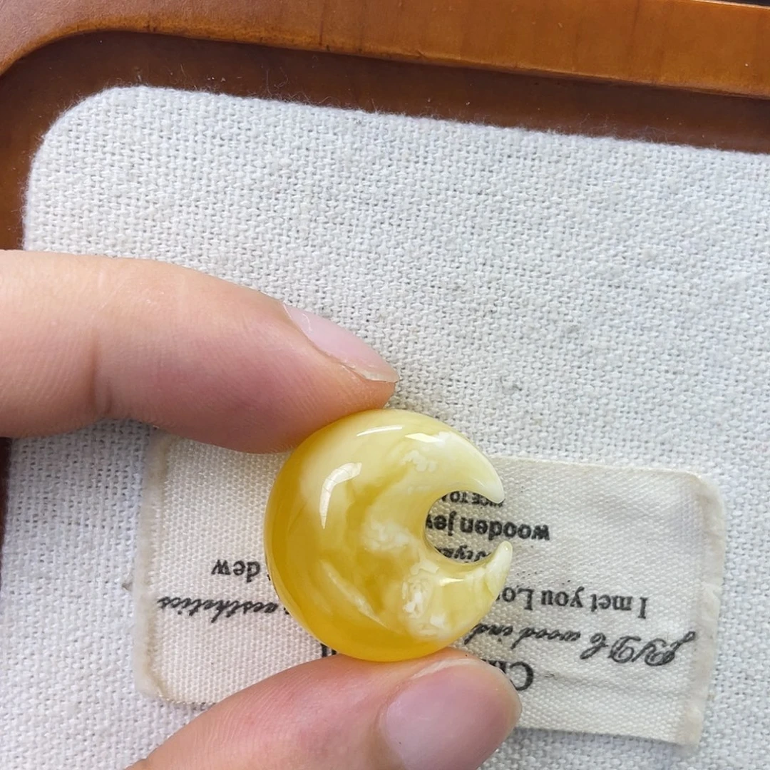 未镶嵌琥珀珠宝奇石月亮