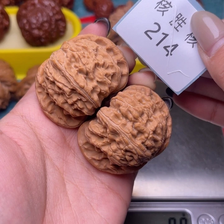 文玩核桃把件闷白44.214