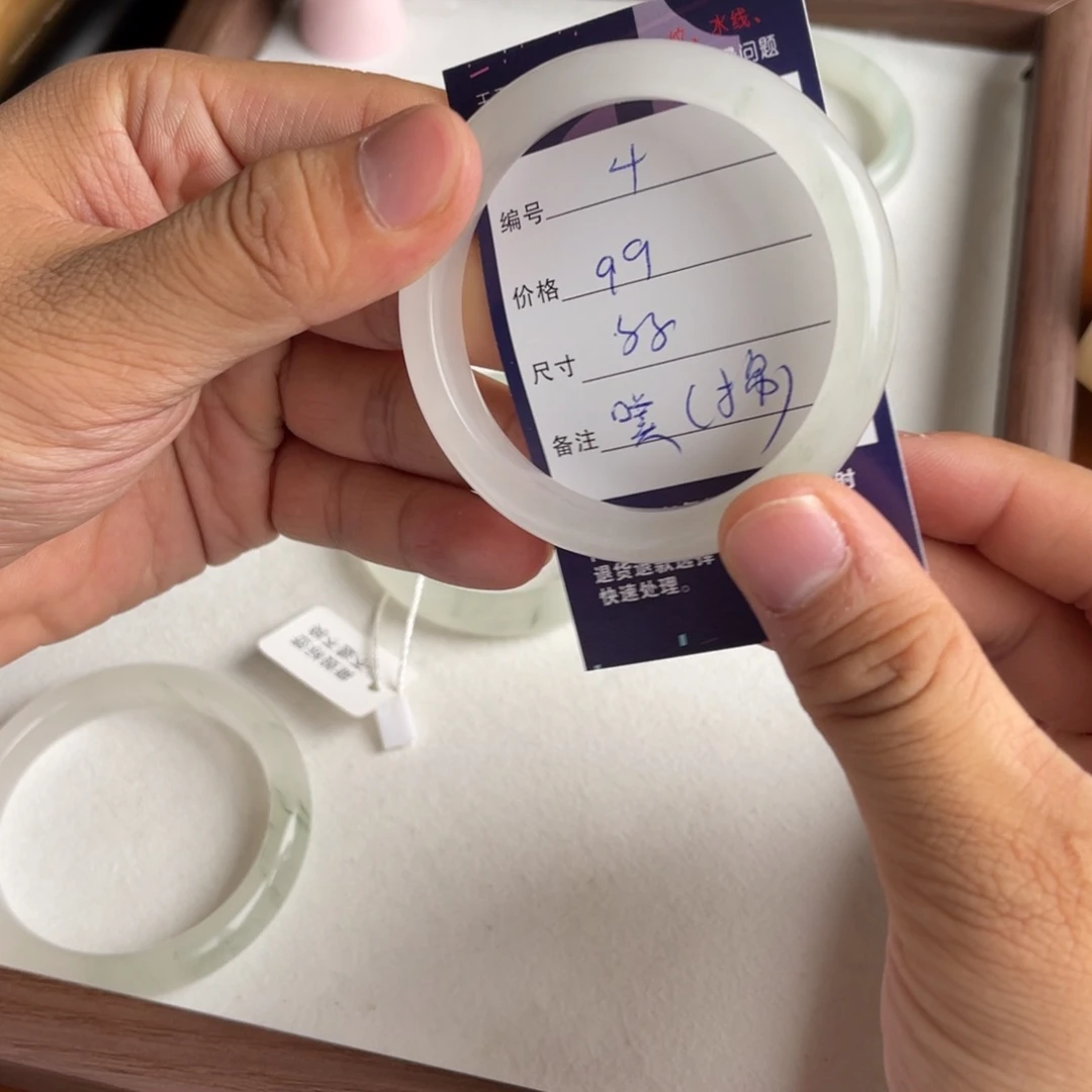 噗***宝未镶嵌手镯石英质玉4.55