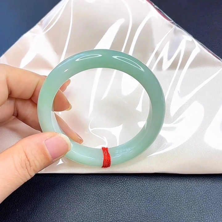 翡翠未镶嵌颈饰满绿