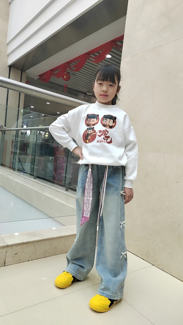 白色卫衣哪吒印花圆领男女童可穿搭上牛仔裤国风时尚