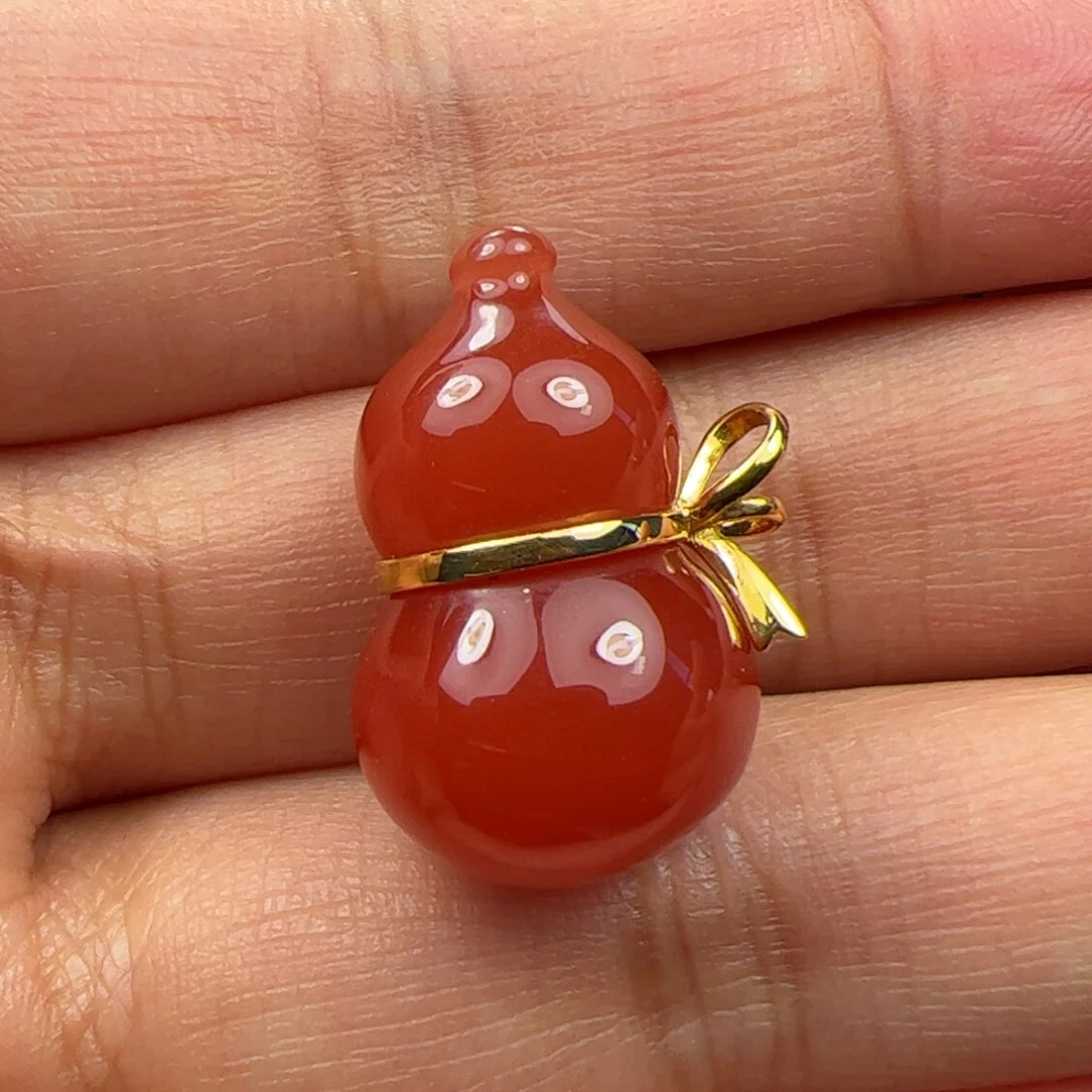 18K金镶嵌葫芦吊坠南红玛瑙